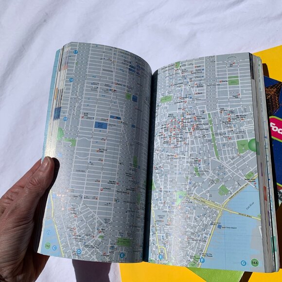 Fodor's NY & London Travel books - 2x - Picture 3 of 10